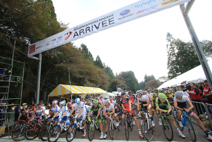 スタートを待つ2015ジャパンカップサイクルロードレース