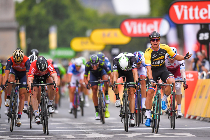 ツール・ド・フランスの最終ステージで勝利を上げるディラン・フルーネウェーヘン（オランダ、チーム・ロットNL・ユンボ）