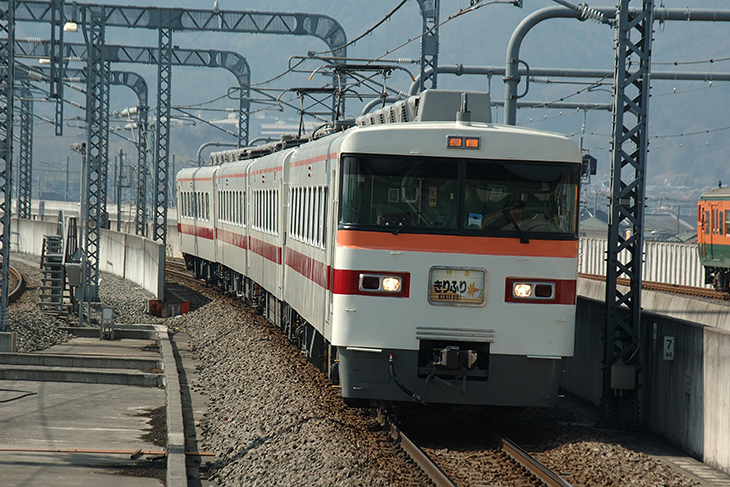 ※列車はイメージです