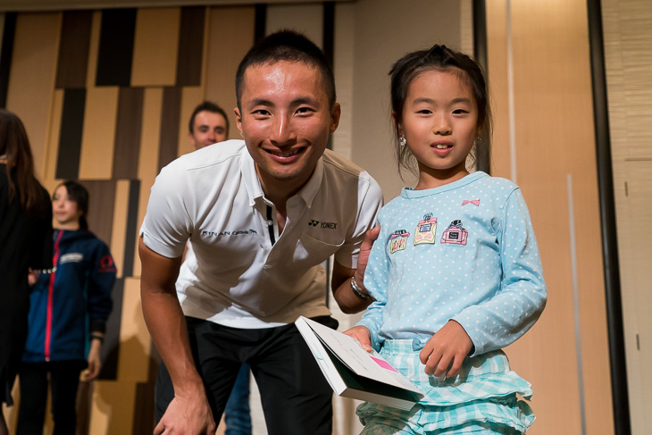 山本元喜の著書『僕のジロ・デ・イタリア』はこちらの女の子がゲット