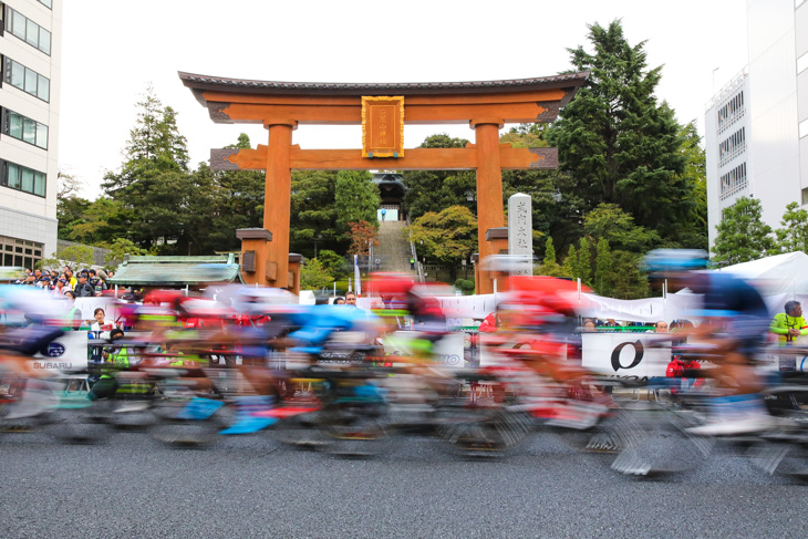 「ジャパンカップ ウイメンズ クリテリウム」で女子選手達も宇都宮大通りを駆け抜けます（※写真はイメージ）