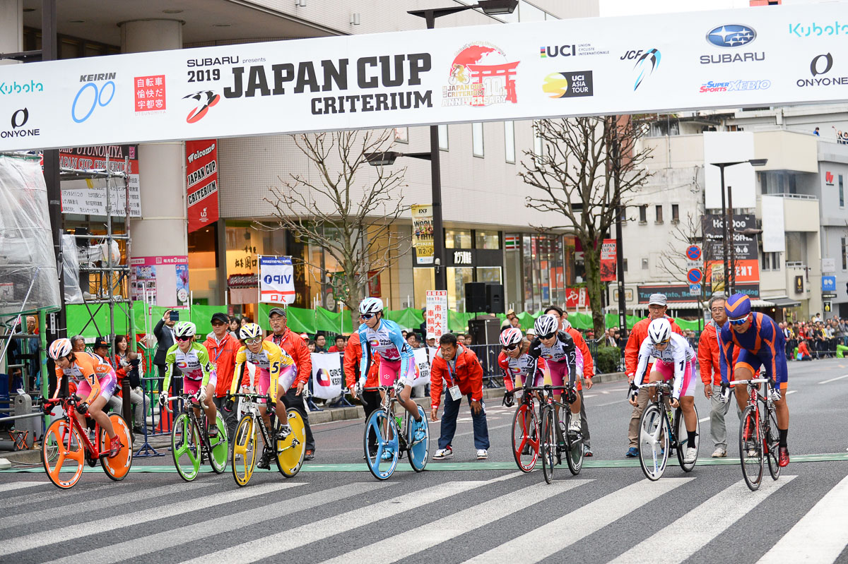 競輪場とはひと味違ったレースを魅せてくれるガールズケイリンスペシャルレース