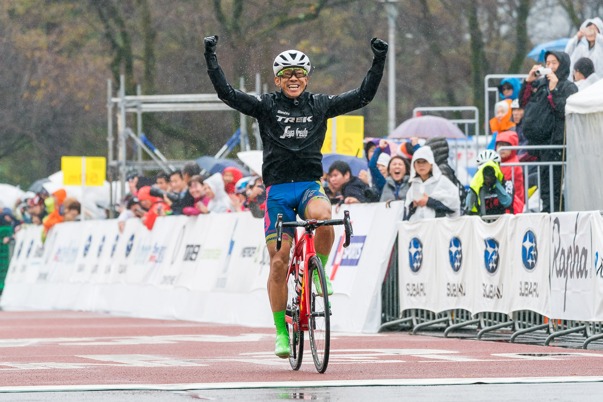 チャレンジレース1組優勝の白鳥興寛