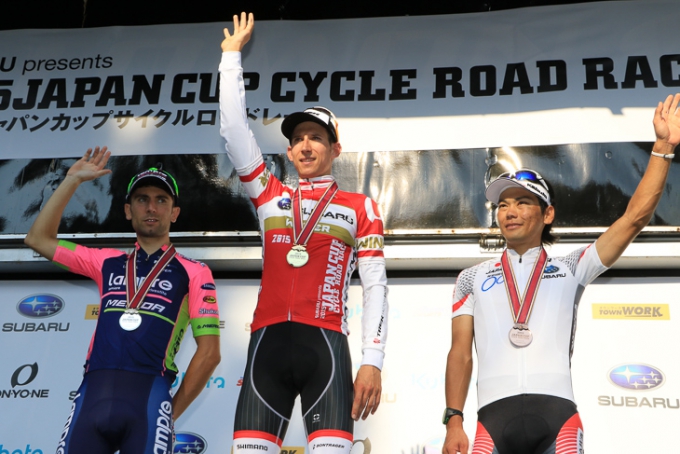 2015ロードレースはバウケ・モレマ（トレックファクトリーレーシング）が勝利。3位表彰台に新城幸也（日本ナショナルチーム）が上がった